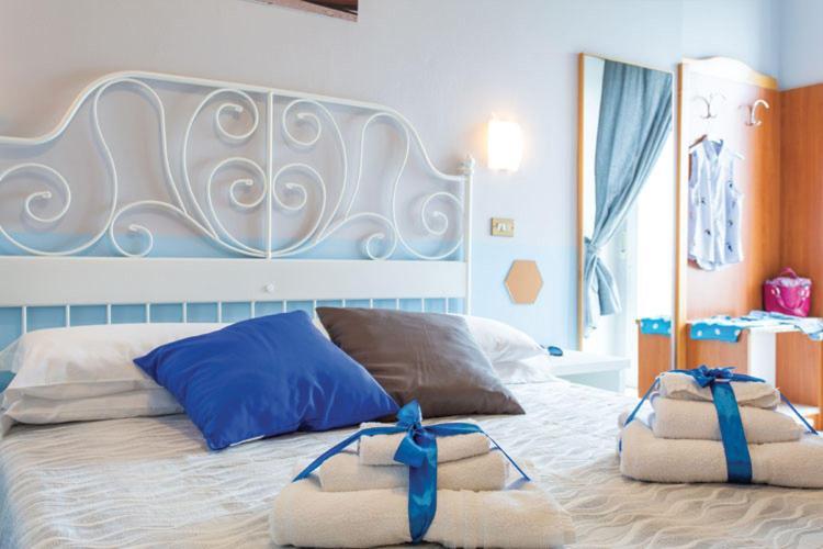 Hotel Tritone Rimini Exterior photo