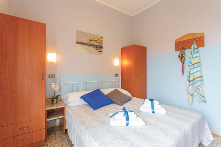 Hotel Tritone Rimini Exterior photo